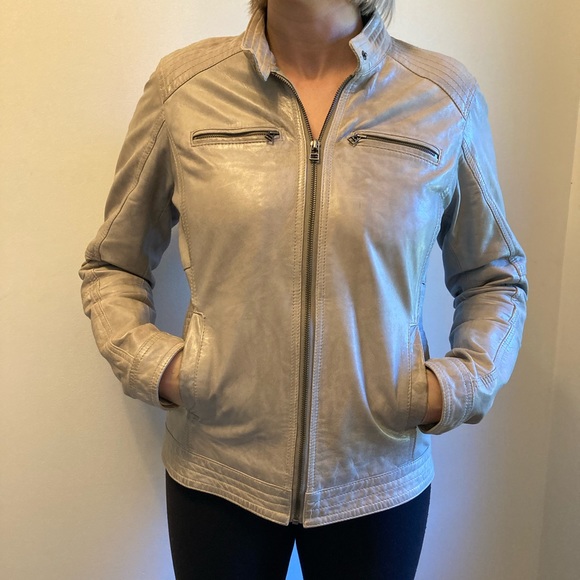 Woman’s Danier grey leather bomber jacket - Picture 2 of 4